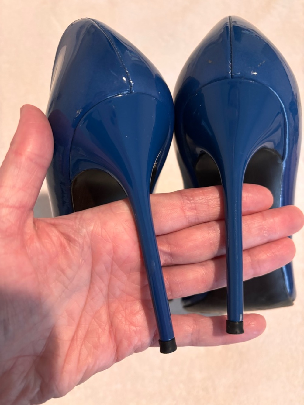 Classic Pointed-Toe Patent Pump in Navy Blue - Picture 4 of 6